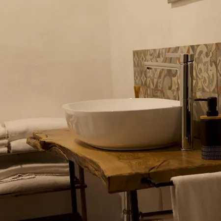 Arte E Ospitalita - *